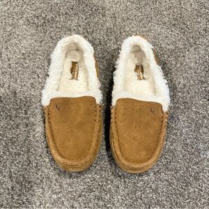 Koolaburra by UGG - Riley Brown / Tan Kids Slippers - Size 2